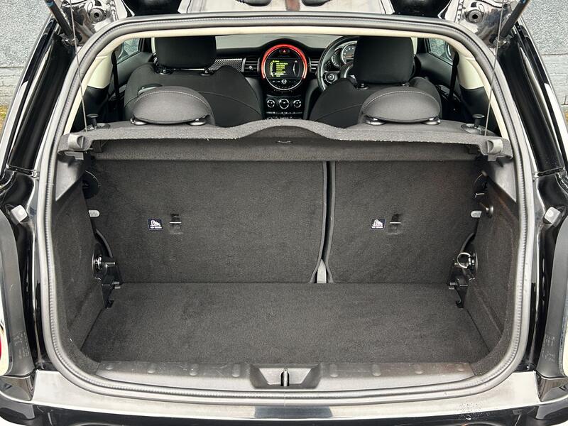 MINI HATCH