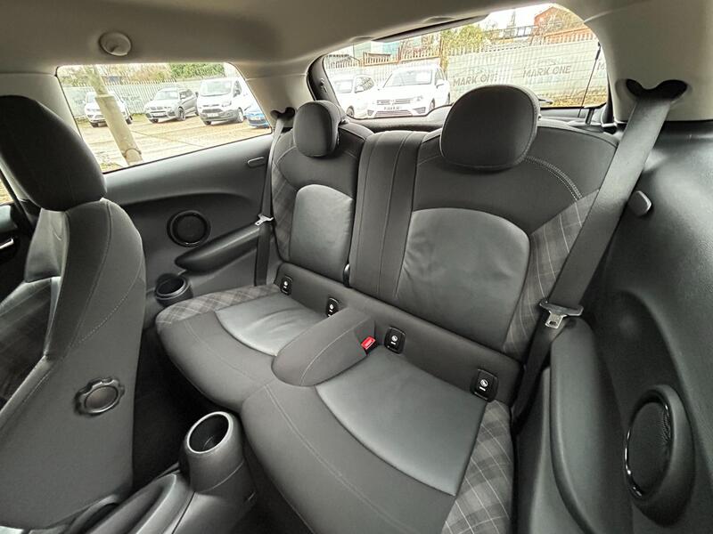 MINI HATCH