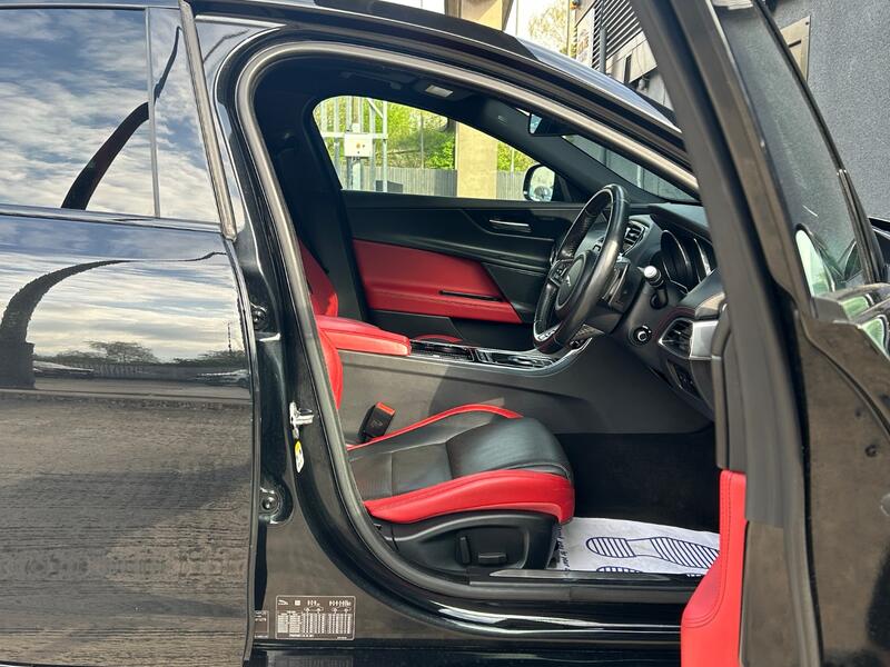 JAGUAR XE