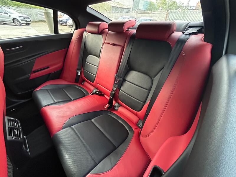 JAGUAR XE