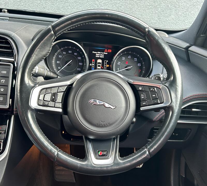 JAGUAR XE