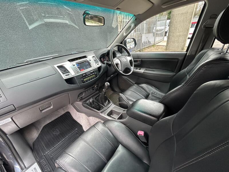 TOYOTA HILUX