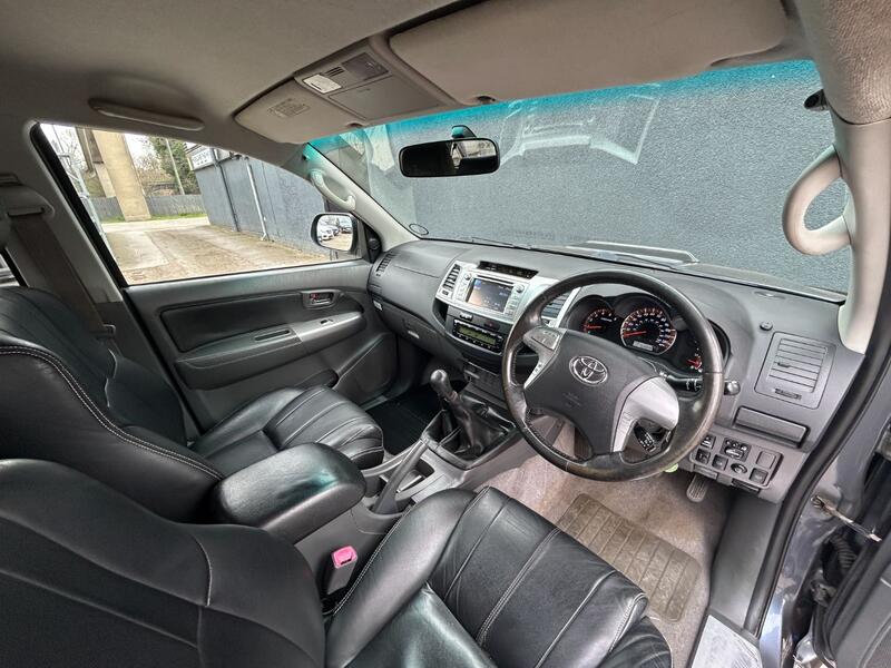TOYOTA HILUX
