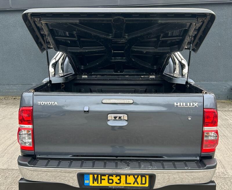 TOYOTA HILUX