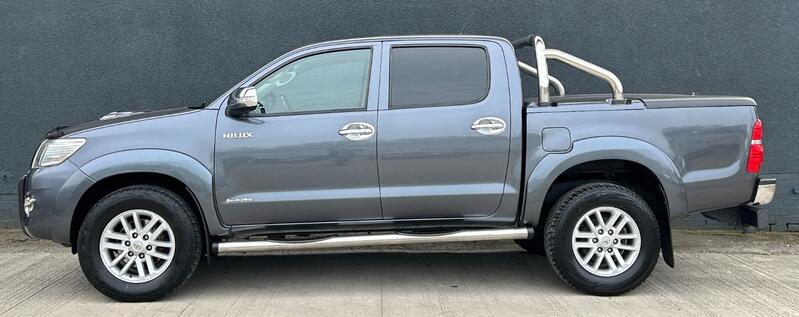 TOYOTA HILUX