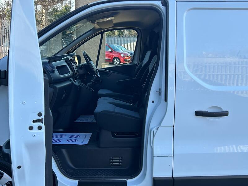 VAUXHALL VIVARO