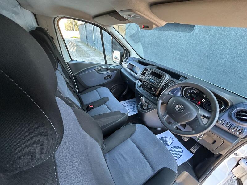 VAUXHALL VIVARO