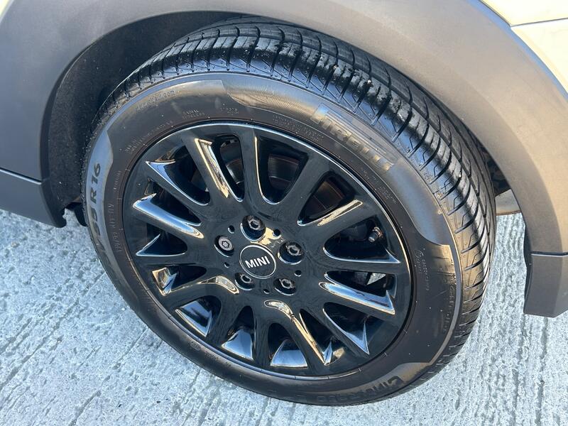 MINI HATCH