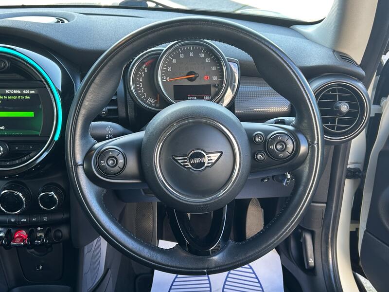 MINI HATCH