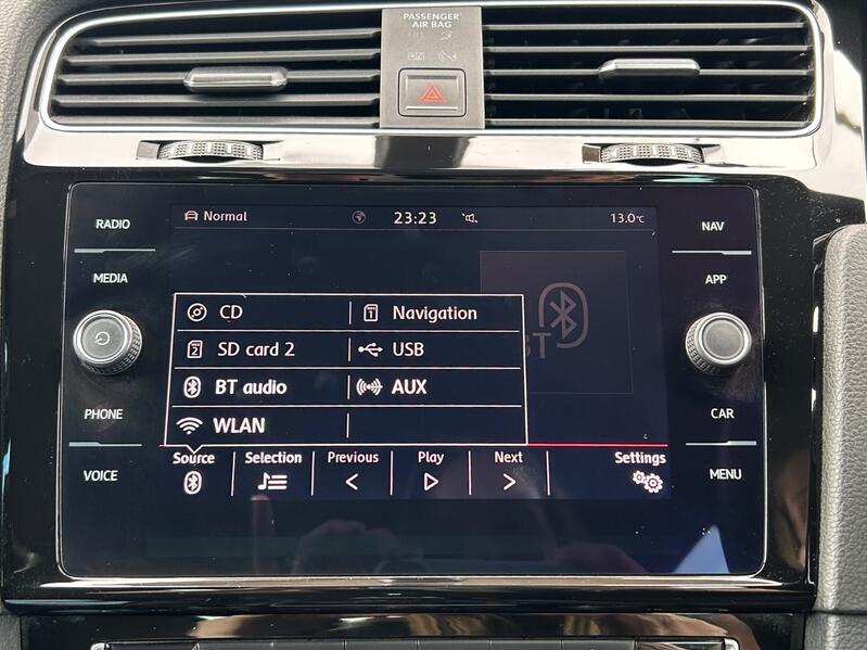 VOLKSWAGEN GOLF