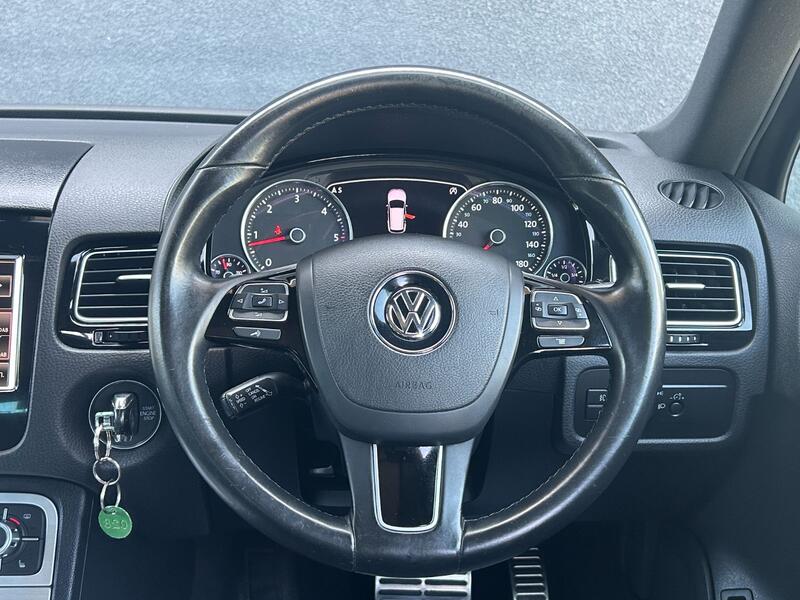 VOLKSWAGEN TOUAREG