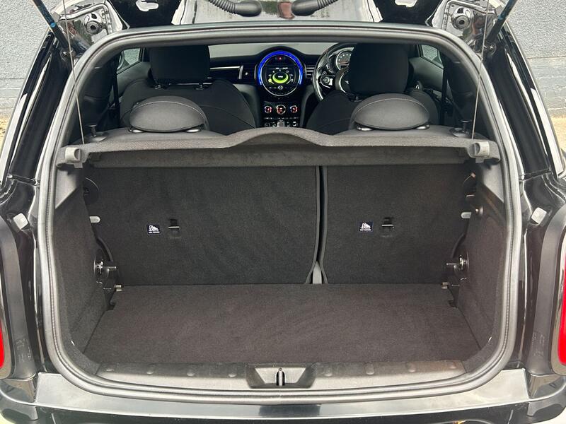 MINI HATCH